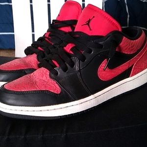 🚨SOLD🚨 Jordan 1 Retro Low "Bred"